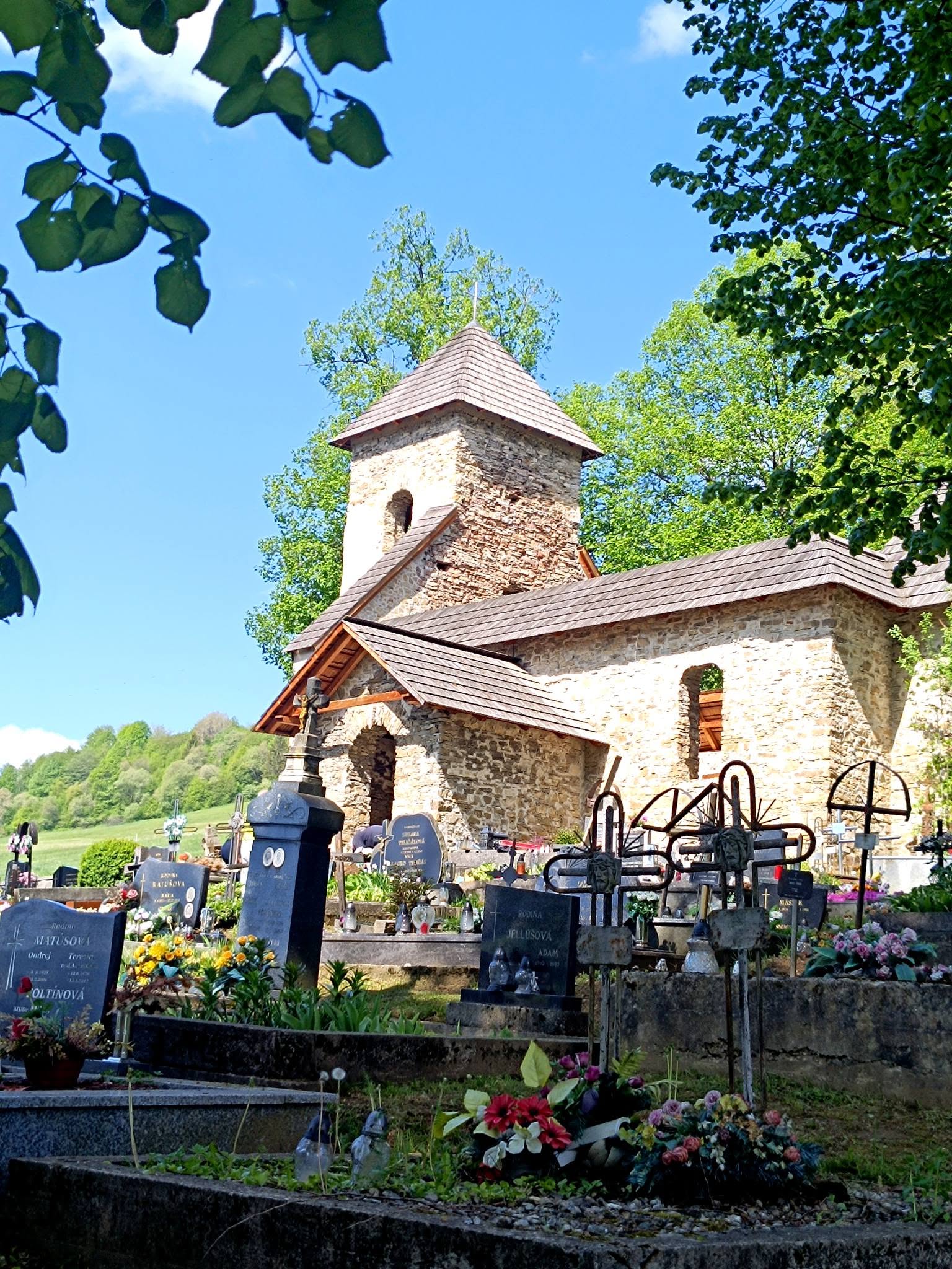 stary kostol zazriva cintorin 5
