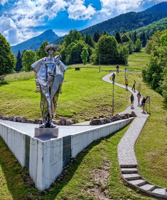 socha-janosika-v-terchovej_original